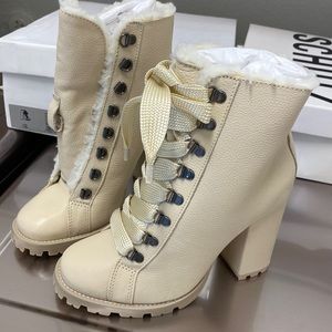 Fur boots Schultz size 7. 5 beige suede BNWT